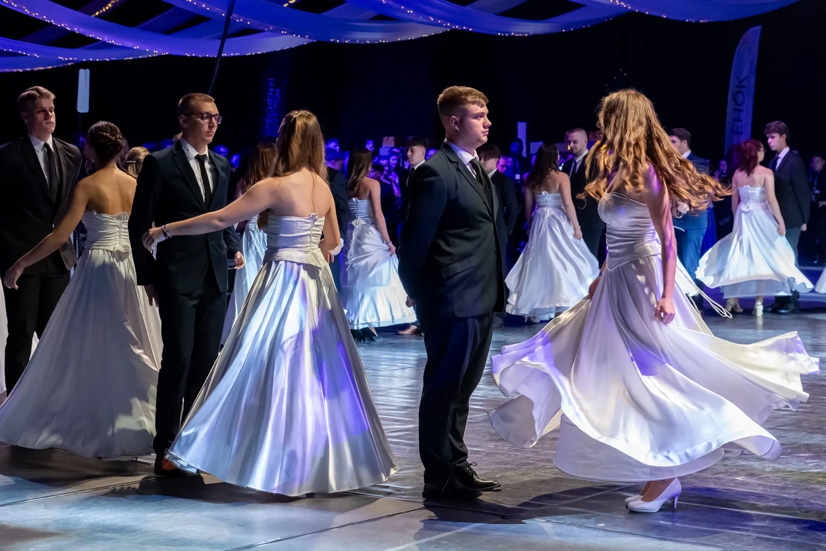 The opening dance of the freshmen enchanted the audience (Photos: András Adorján, Máté Dudás)